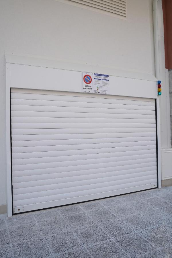 Appartamento La Perla Di Bari - Private Parking Esterno foto